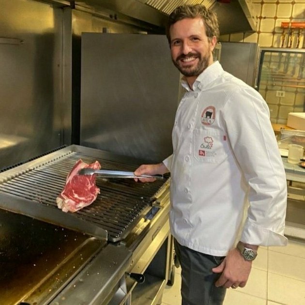 Pablo Casado chuletón parrilla apagada Twitter