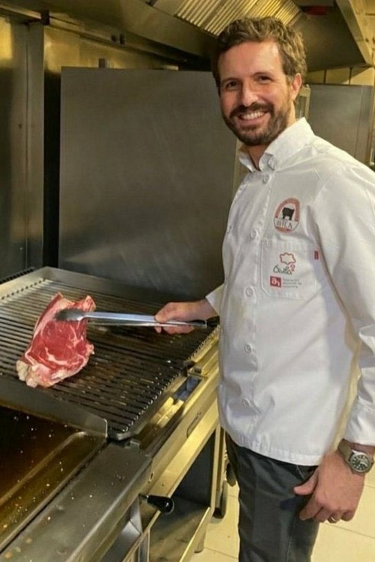 Pablo Casado chuletón parrilla apagada Twitter