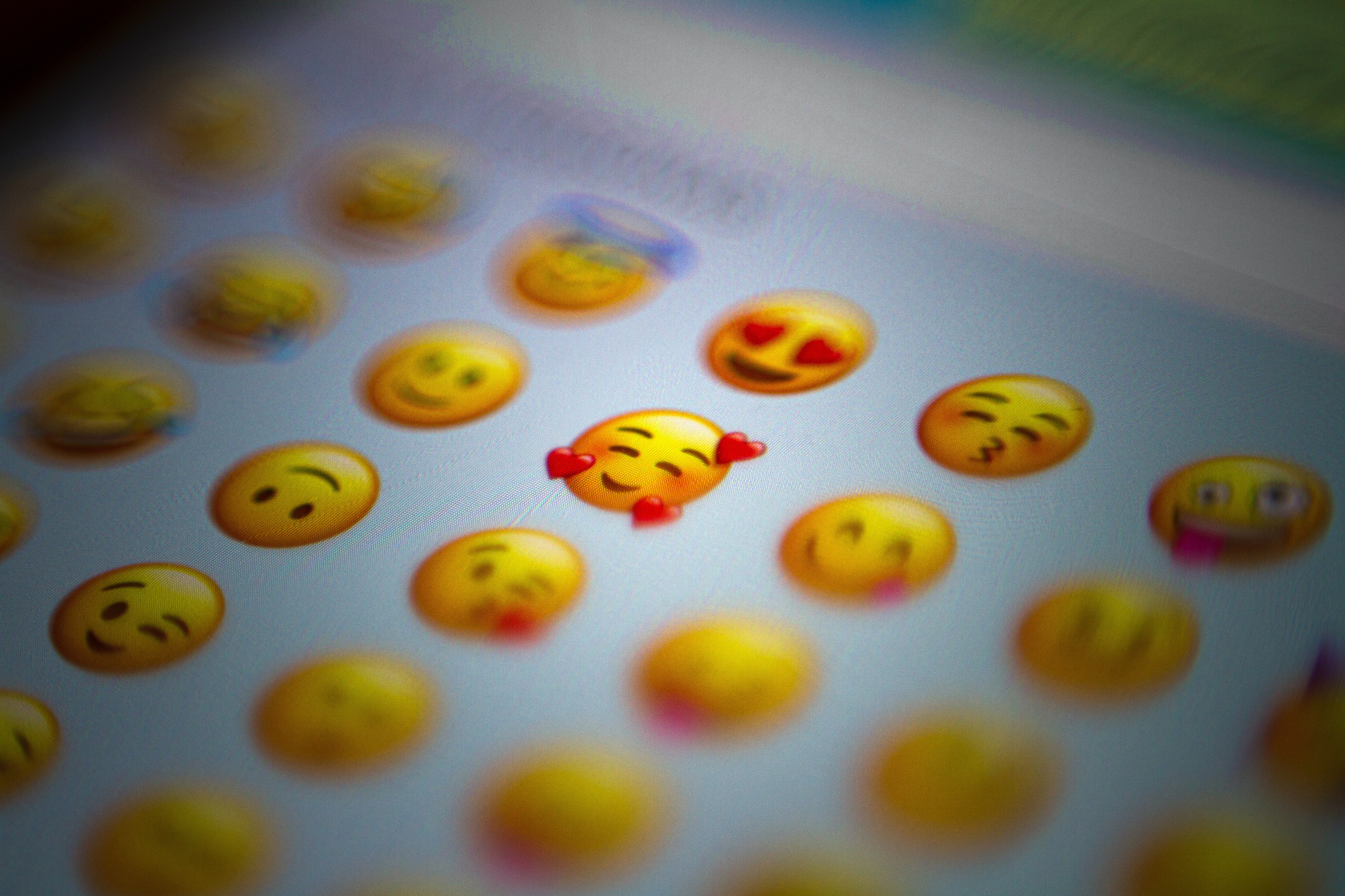 ¿Qué son y qué significan los emojis?