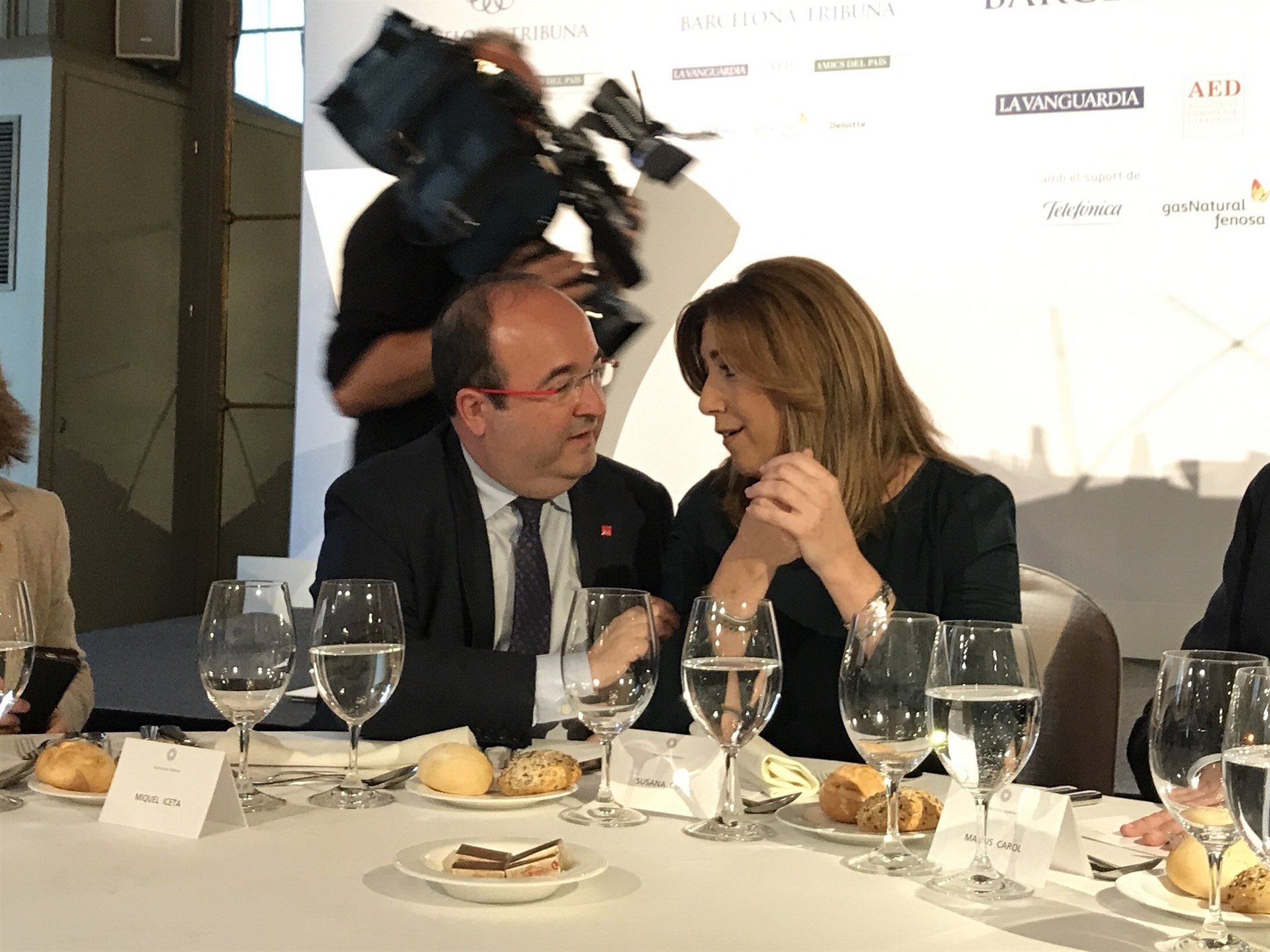 Susana Díaz equipara a Puigdemont y Le Pen: "Dicen muchas mentiras"
