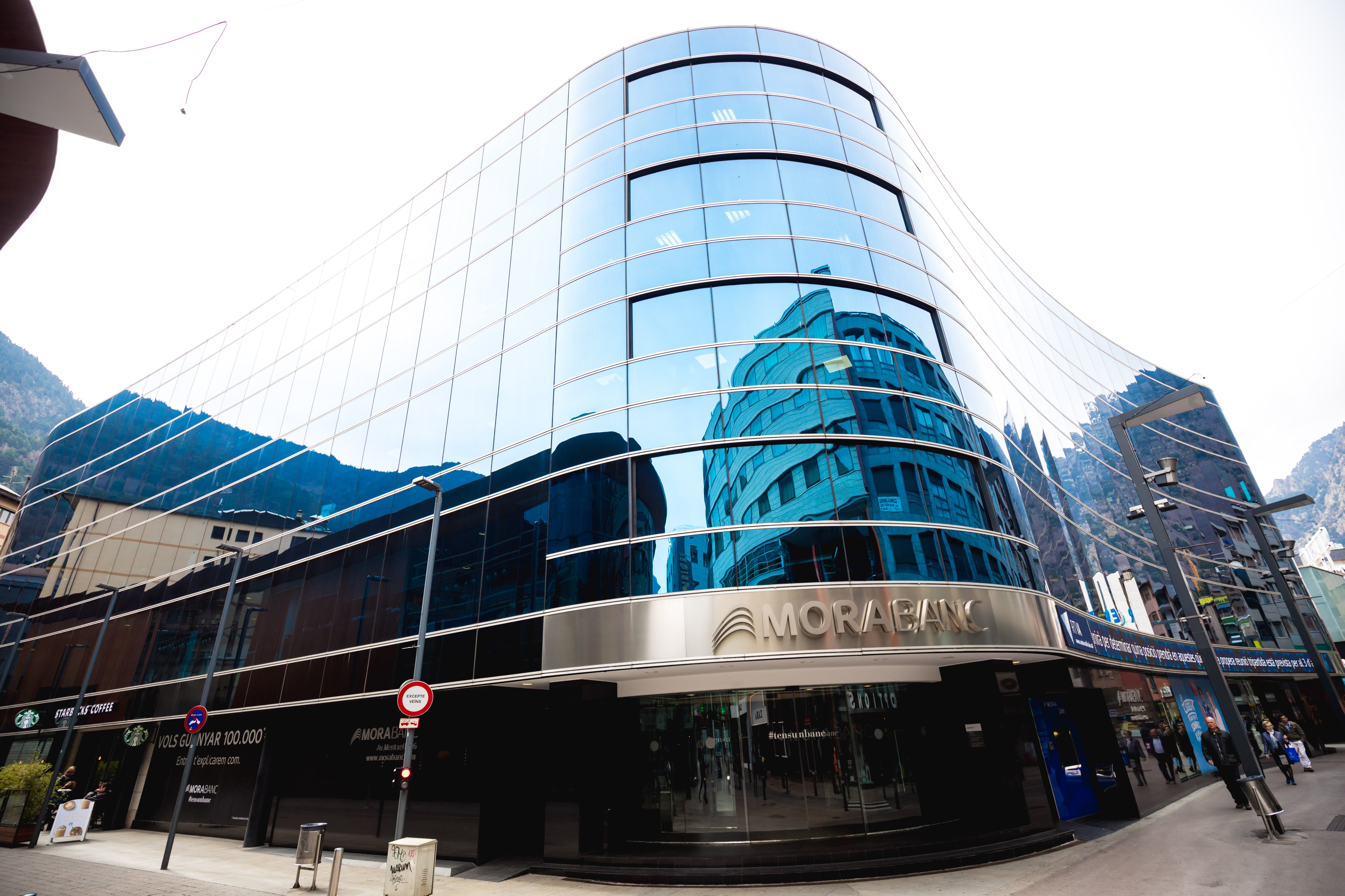 Banc Sabadell vende su negocio en Andorra a MoraBanc por 67 millones