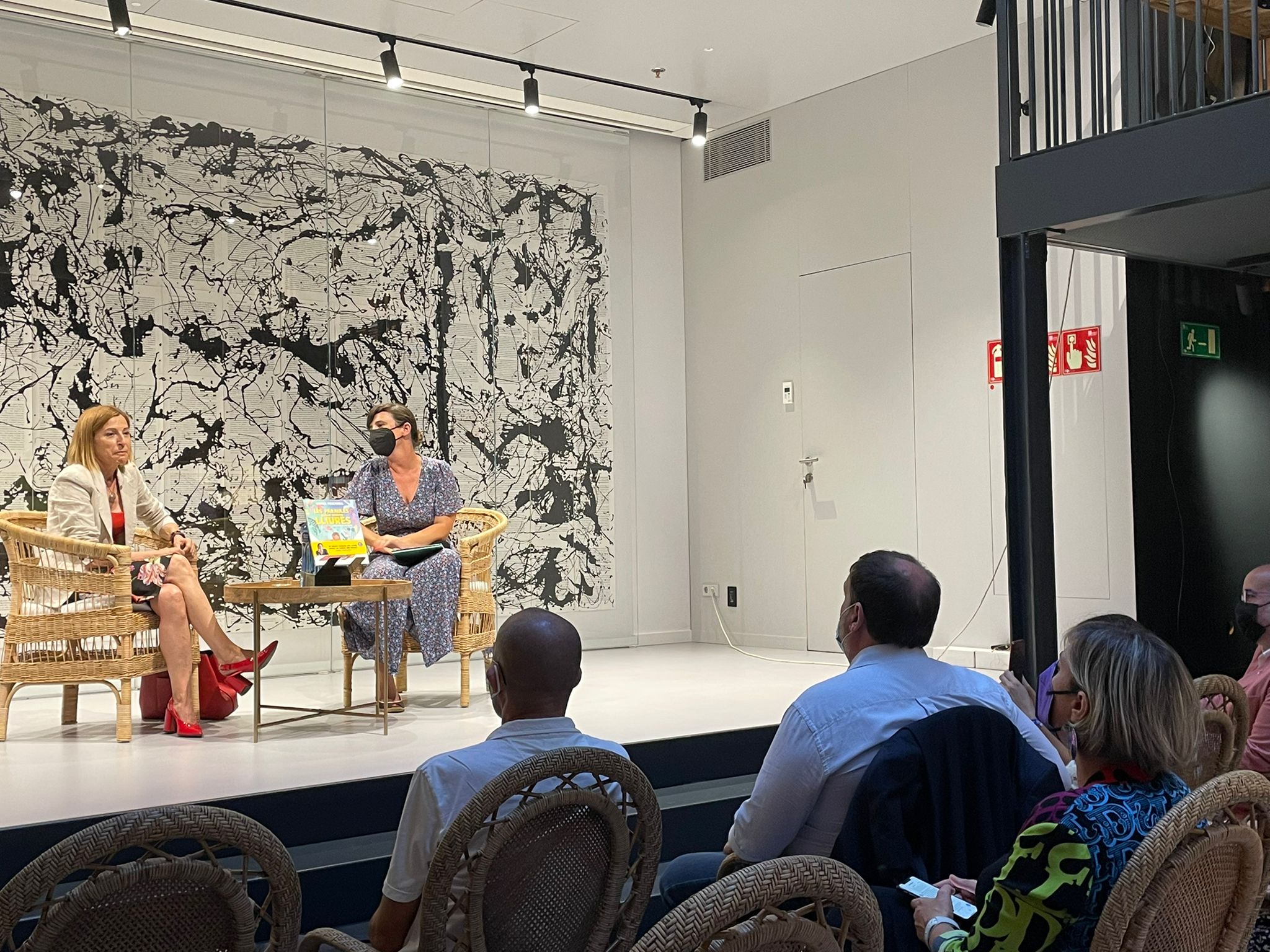 Carme Forcadell libreria Ona presenta / Marina Fernandez