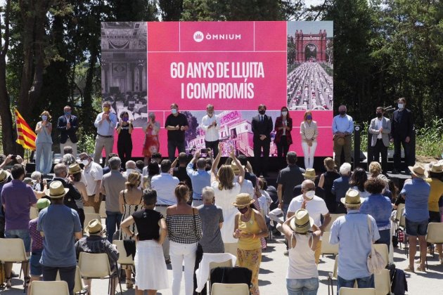 foto conjunta acto elna Omnium Cultural