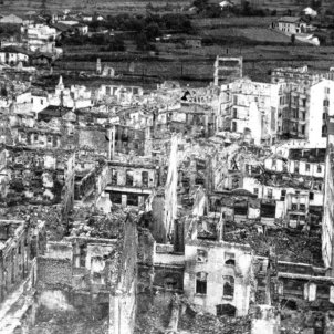 Guernica bombardejada 1937