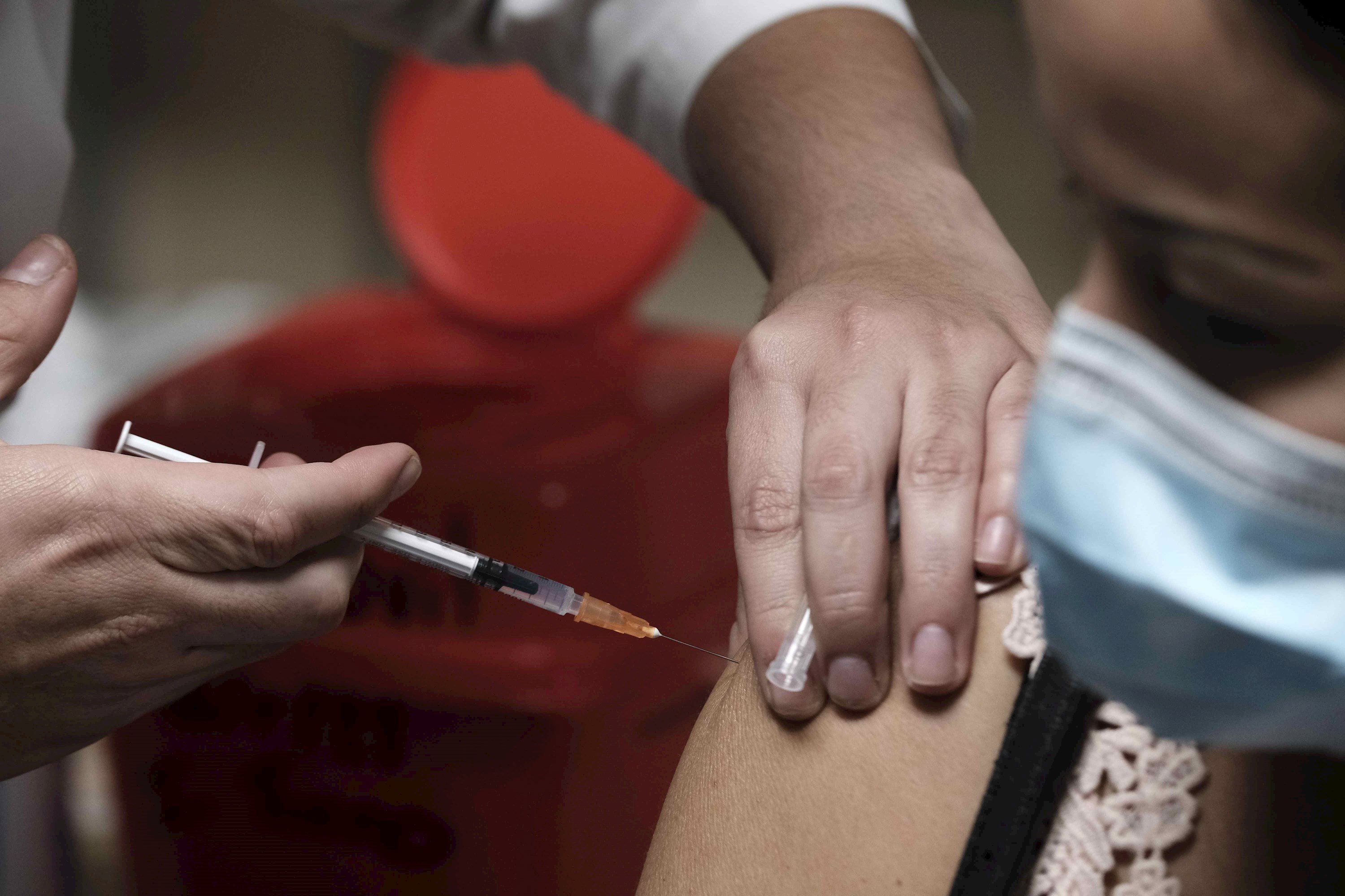 Covid: El 50% de catalanes ya ha recibido la pauta completa de la vacuna