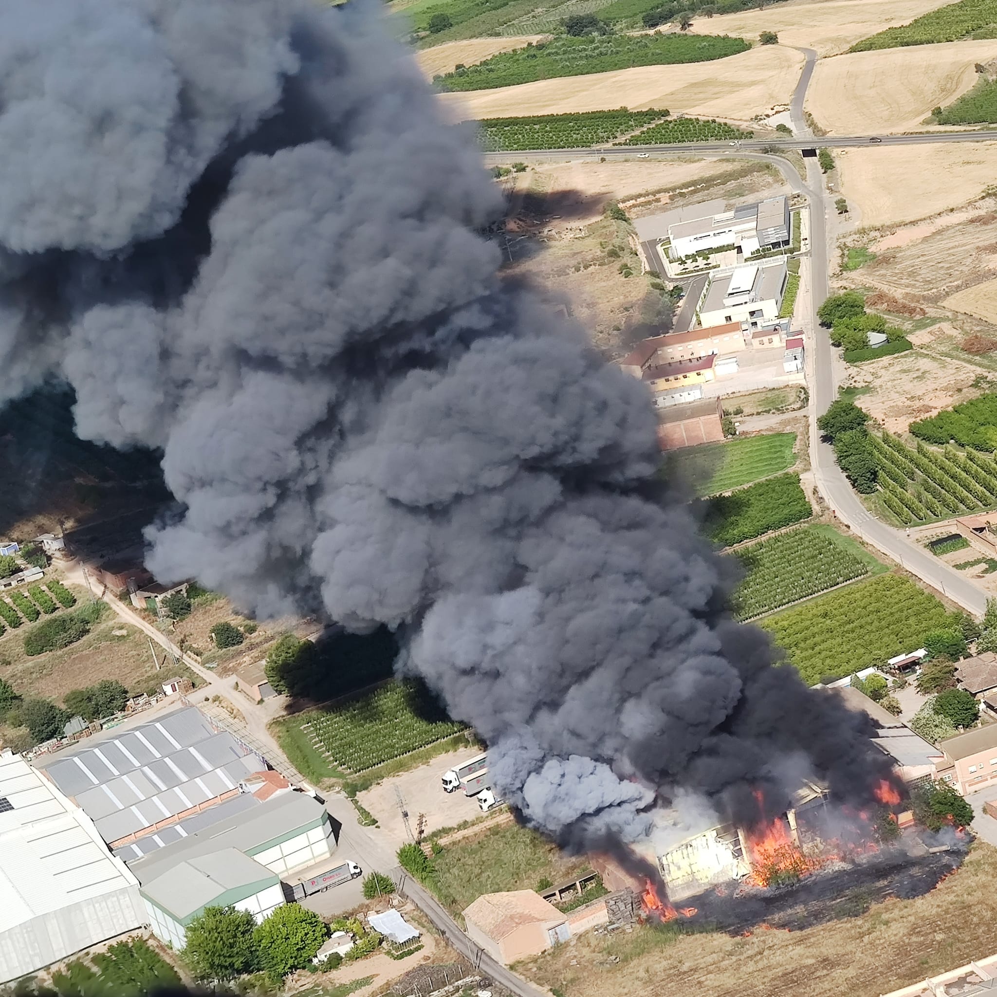 INCENDIO NAVE INDUSTRIA TORRELAMEU SEM