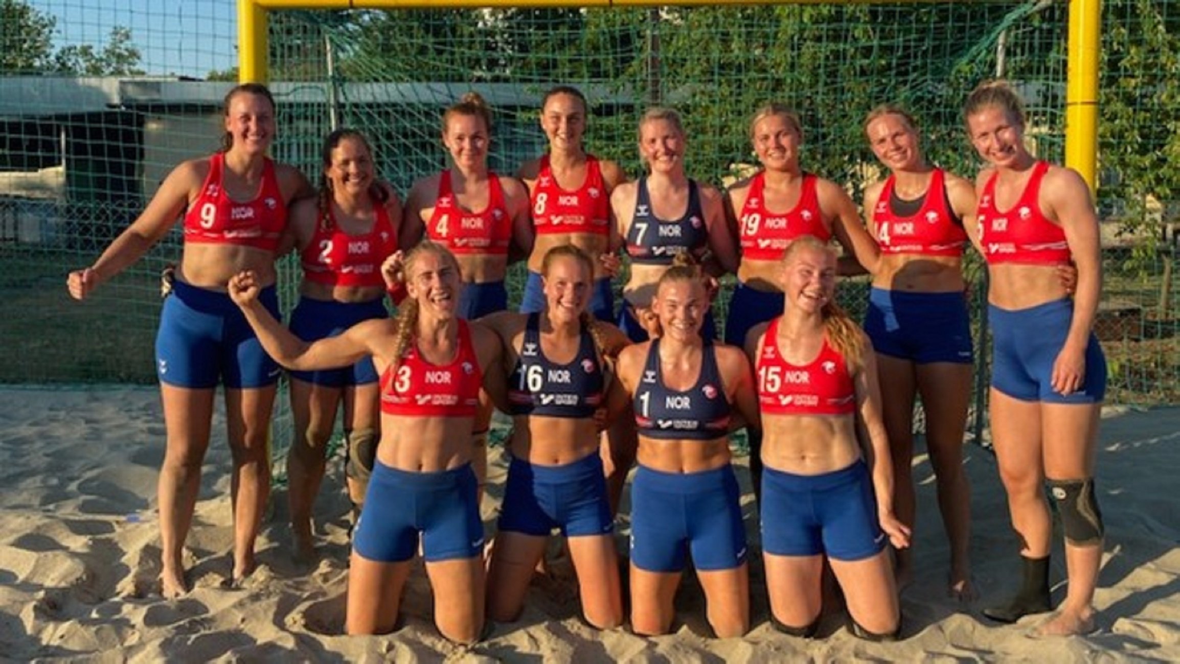 Prohibeixen jugar amb malles a l'equip femení d'handbol platja noruec