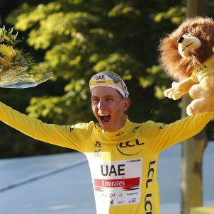 Pogačar es corona a París i Van Aert salva el rècord del seu compatriota Merckx