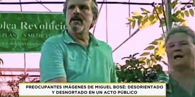 Miguel Bosé robándole el micrófono a una señora Telecinco