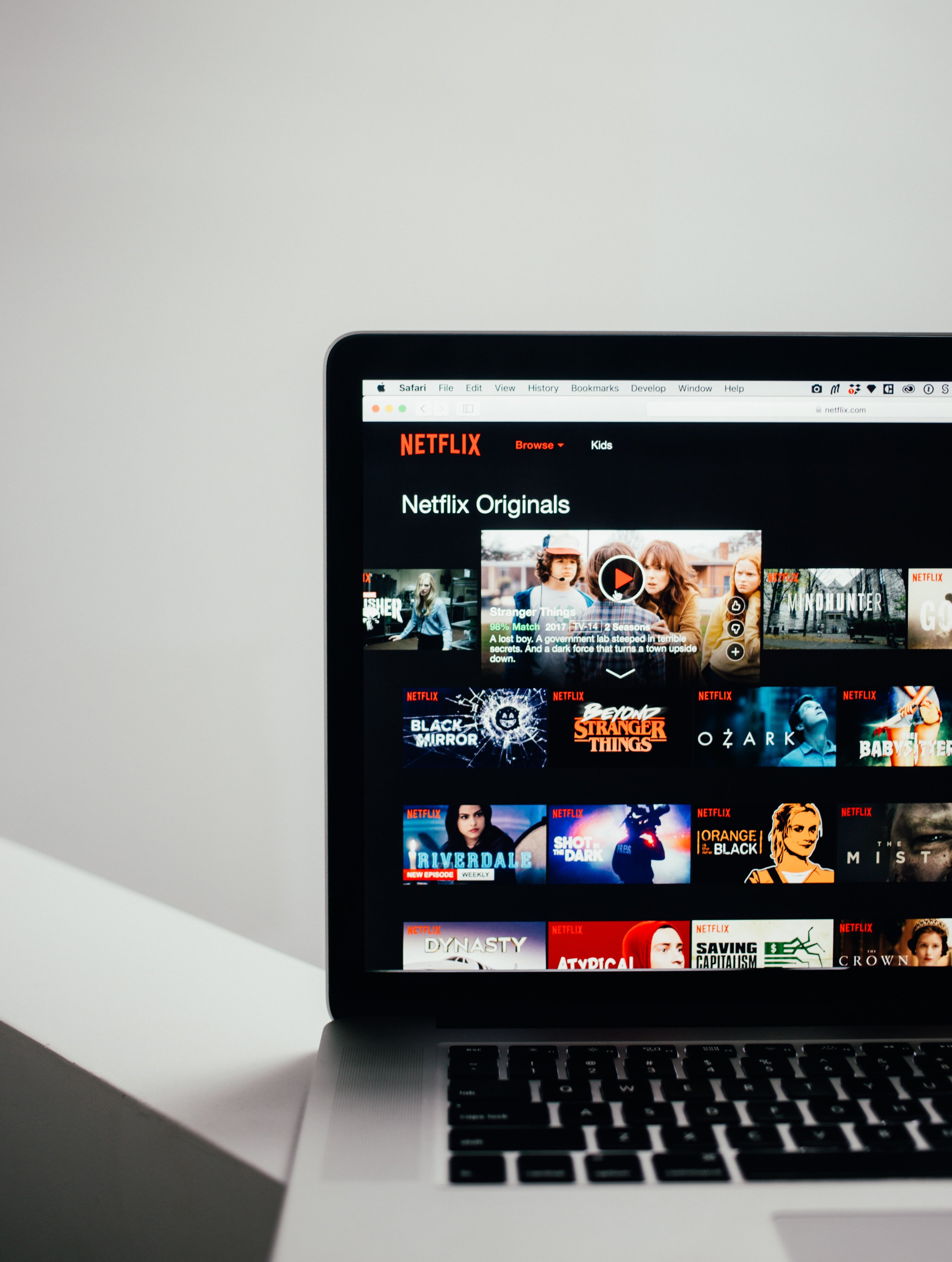 Mantenir viu el català a Netflix, nou front del Govern amb l'Estat