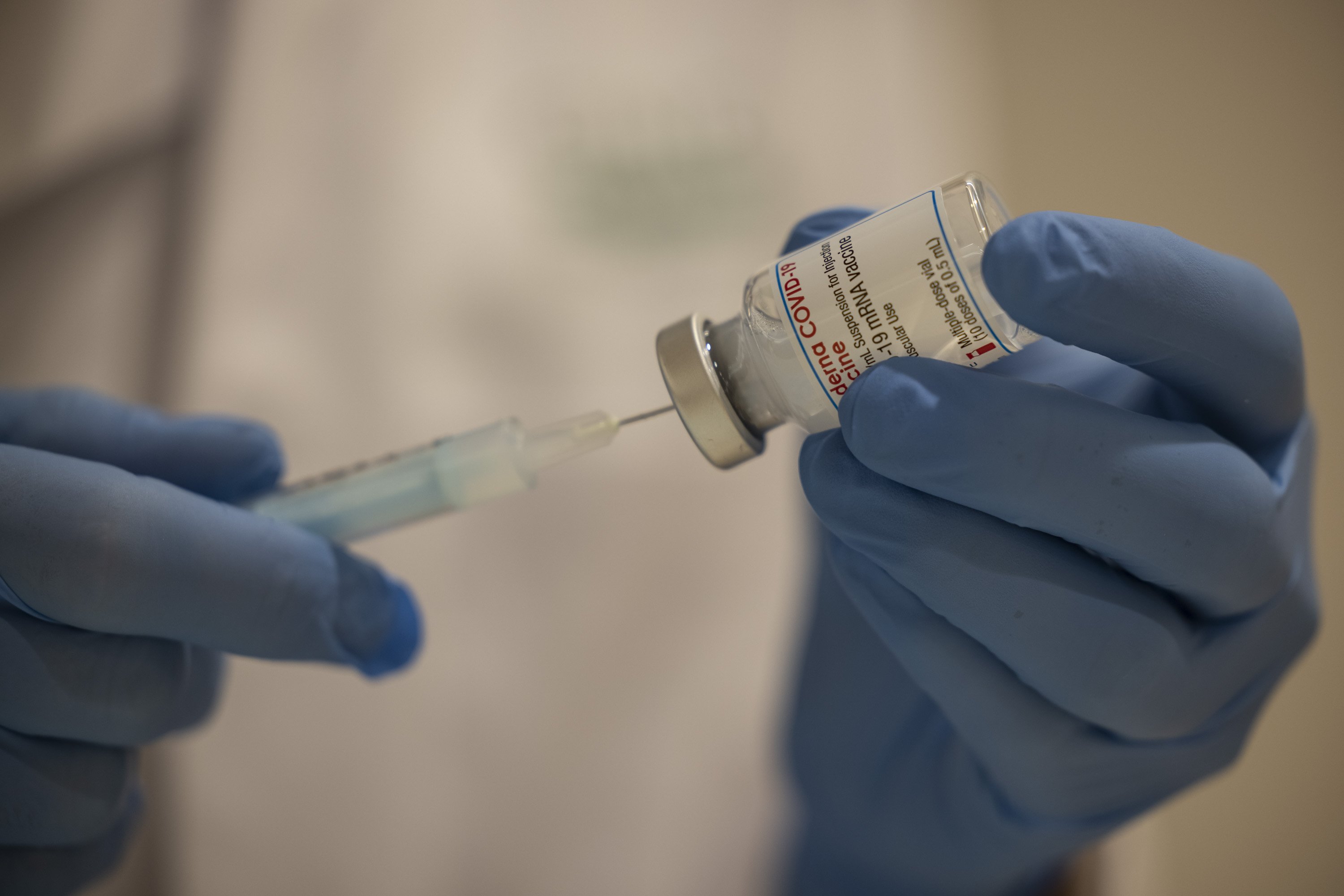 El EMA avala vacunar adolescentes entre 12 y 17 años con Moderna