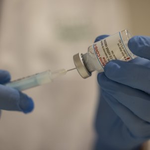 Vacunación sanitarios, Moderna, extracción dosis, Hospital Clínic - Sergi Alcàzar
