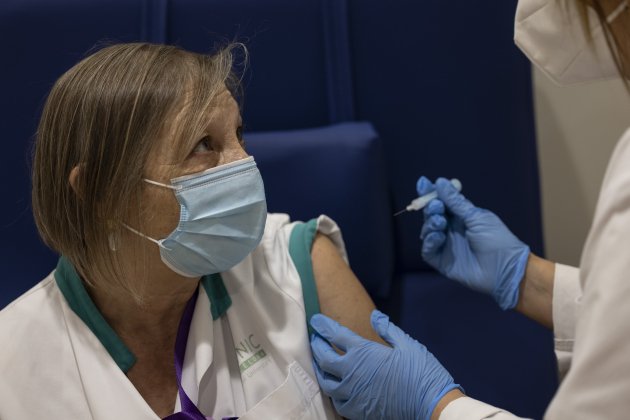 Vacunación sanitarios, Moderna, extracción dosis, Hospital Clínic - Sergi Alcàzar Vacunación sanitarios, Moderna, extracción dosis, Hospital Clínic - Sergi Alcàzar