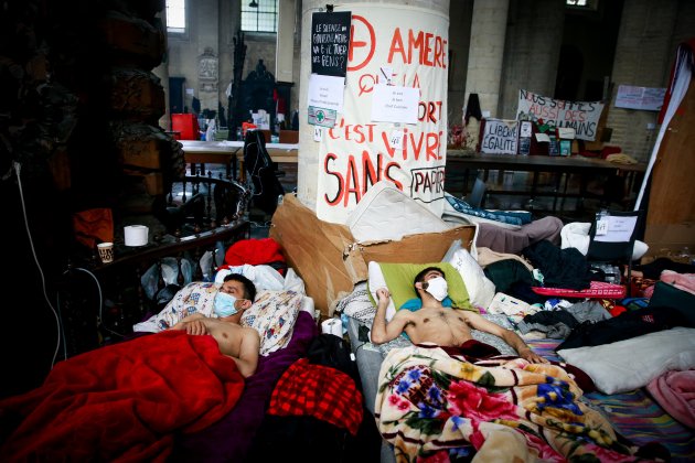 migrantes indocumentados concentrados en la iglesia de juan batista en bélgica / efe