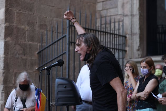 Bentanachs acto 'prou represalies: som aquí' en la plaza del rei Sergi Alcàzar