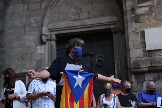 Jordi Pesarodona  acto 'prou represalies: som aquí' en la plaza del rei Sergi Alcàzar