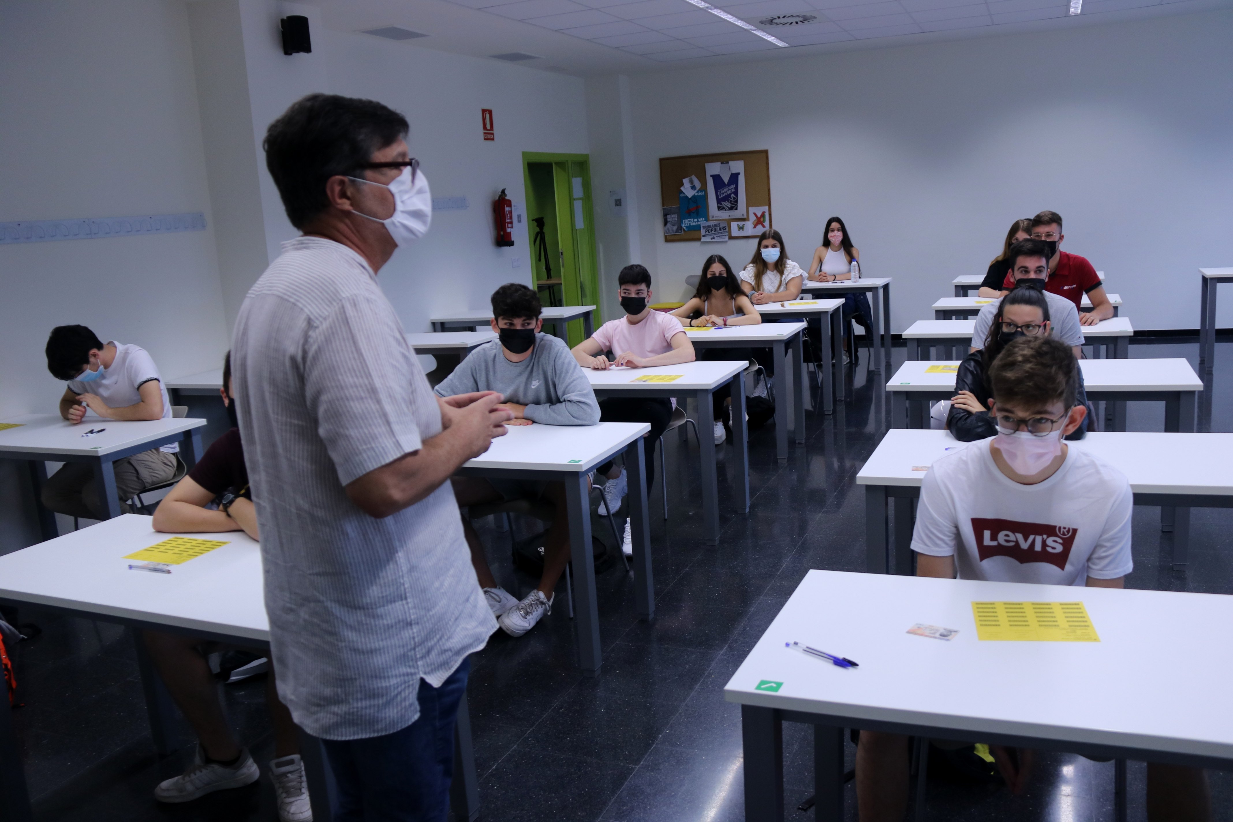 Educació espera iniciar el curs escolar amb el 100% dels professionals vacunats