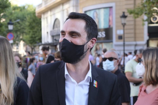 manifestación contra lgtbifobia barcelona roger torrent carlos baglietto