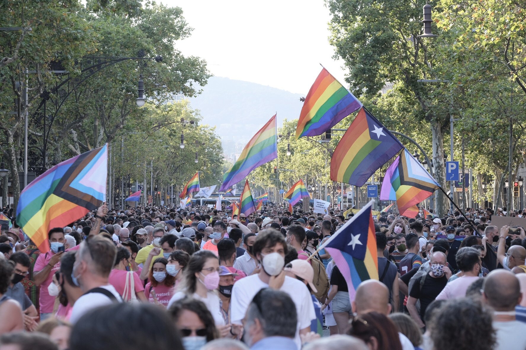 Clamor masivo contra la LGTBI-fobia en Barcelona: "¡Basta de agresiones!"