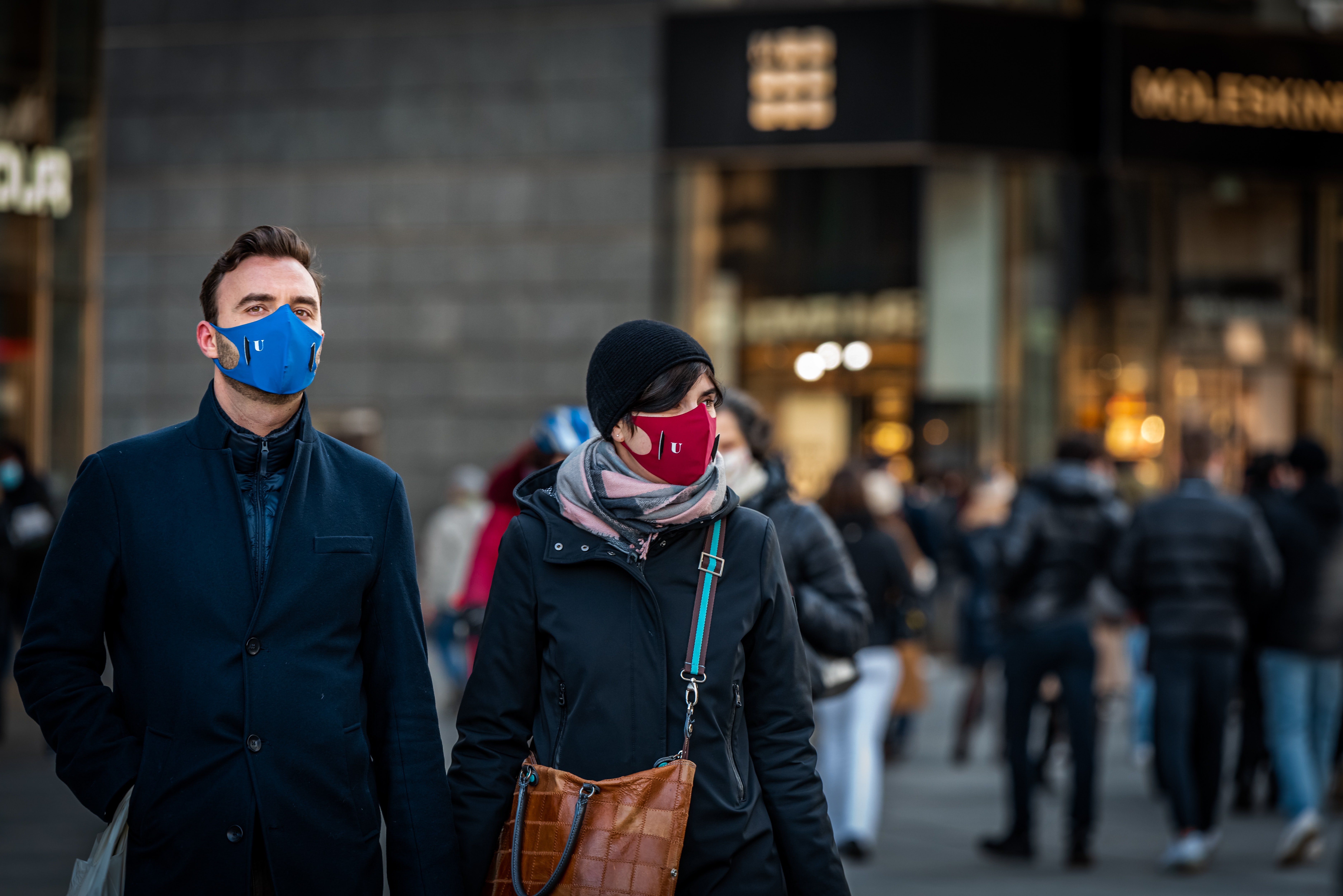 Pareja mascarillas