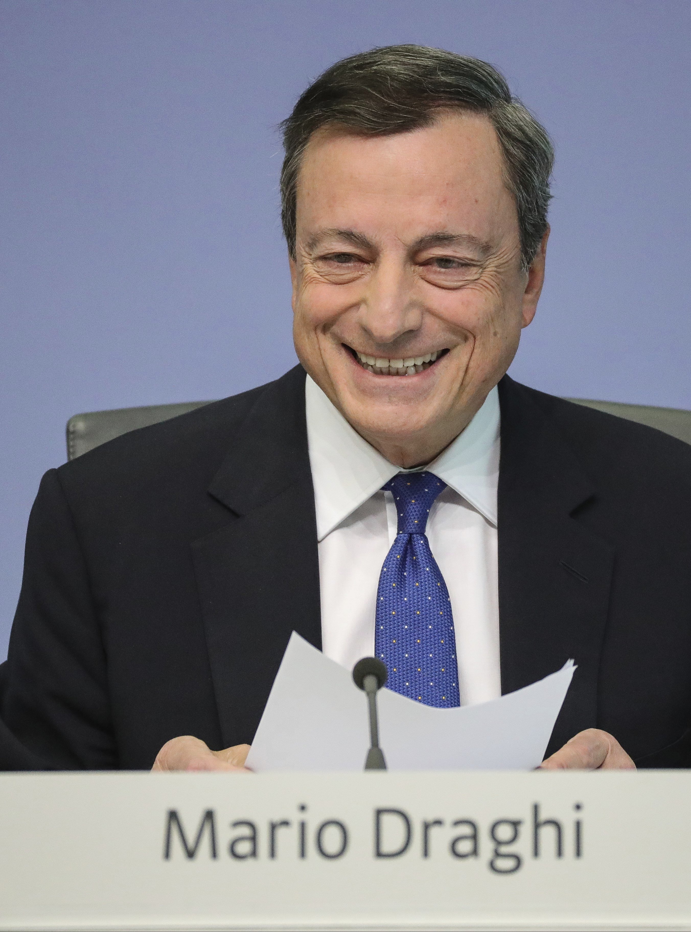 El BCE no subirá los tipos antes de dejar de comprar deuda