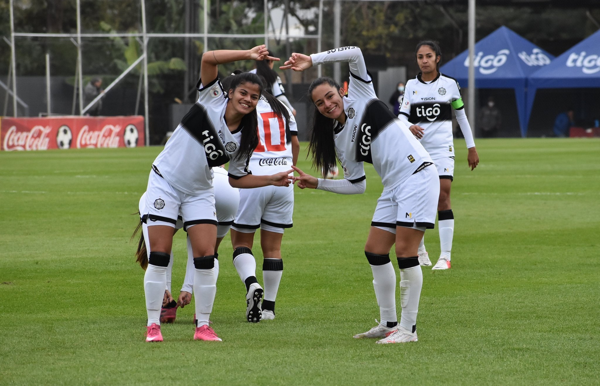 Vergonya: regalen un set d'olles a la millor jugadora d'un partit de futbol