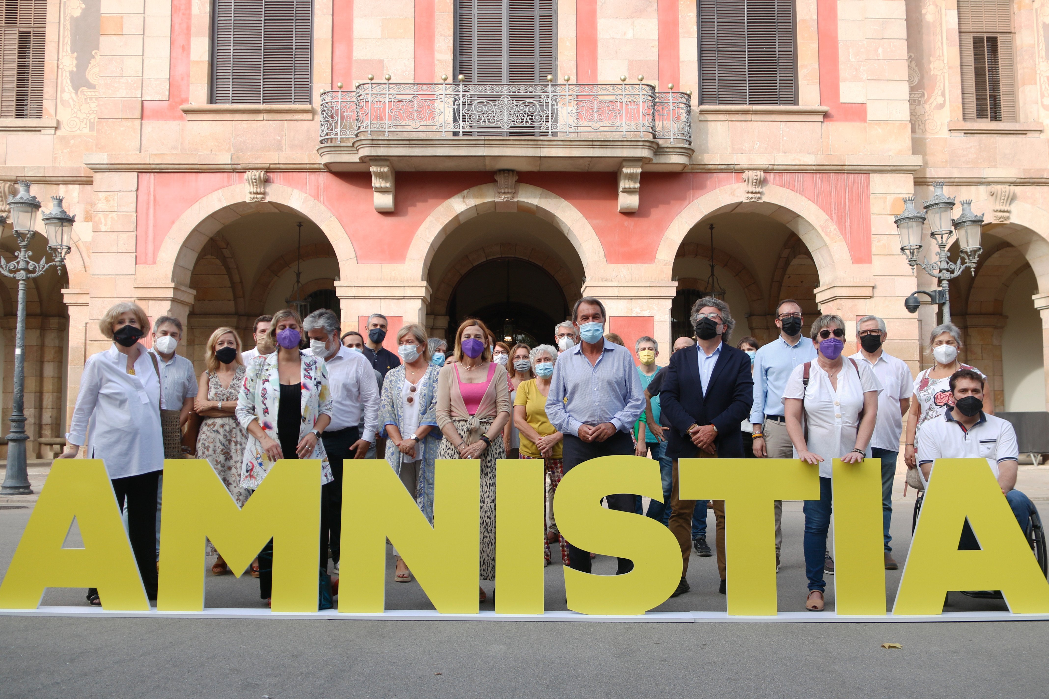 Exdiputats de Junts pel Sí es retroben al Parlament per reclamar l'amnistia