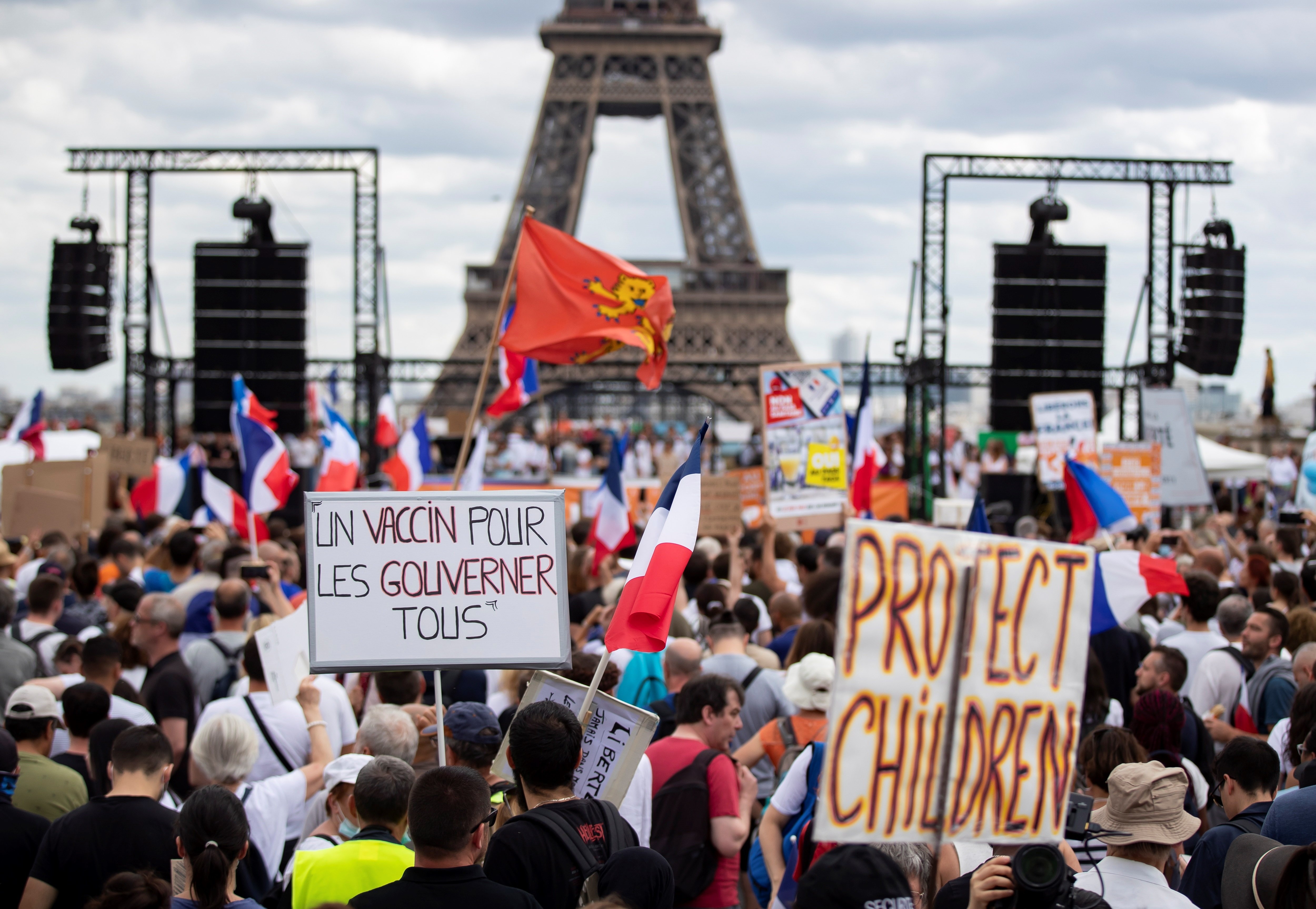 protesta francia paris vacuna covid pasaporte sanitario certificado manifestacion efe
