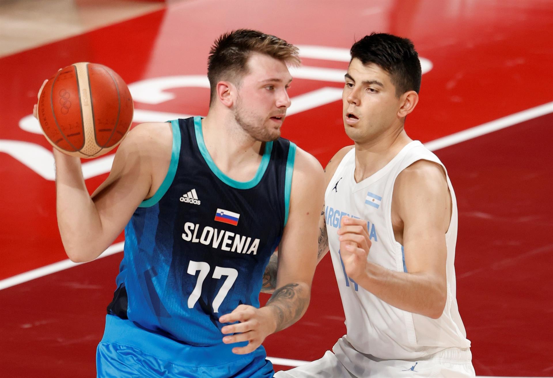 Luka Doncic, de festa a la Vila Olímpica