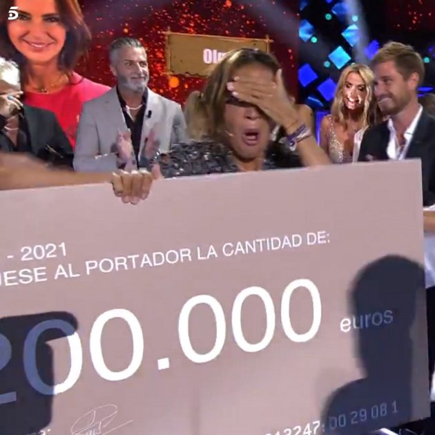 Olga Moreno cheque ganadora 'Supervivientes' Telecinco