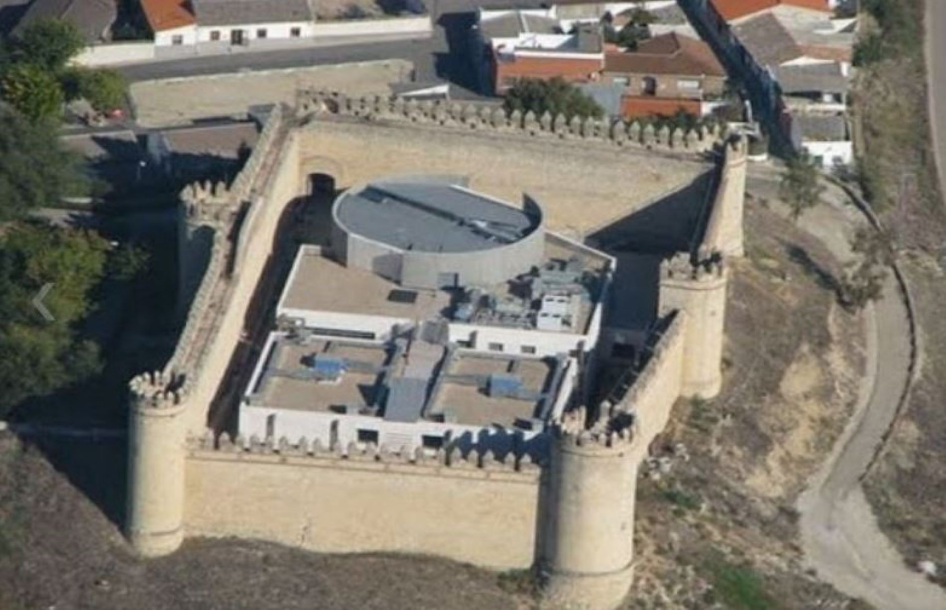 Castillo de Maqueda Toledo cartel de la Guardia Civil Ministerio del Interior