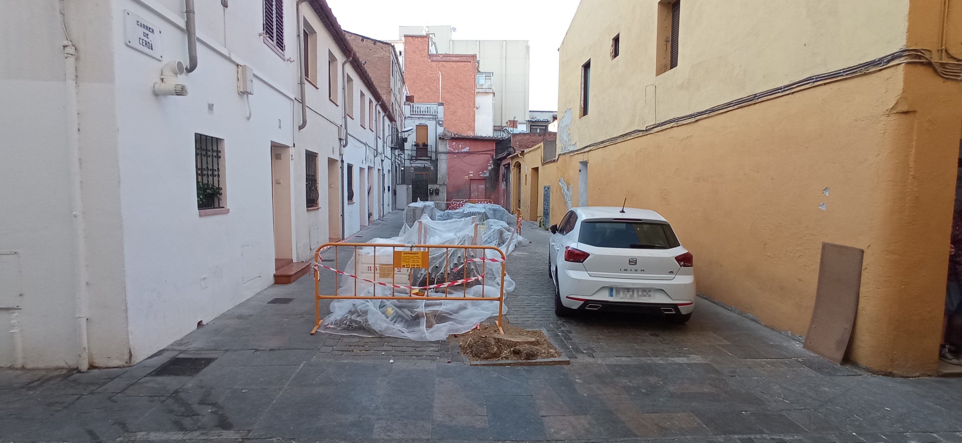 Hechos consumados: las obras en la calle deforestada por Colau ya están en marcha