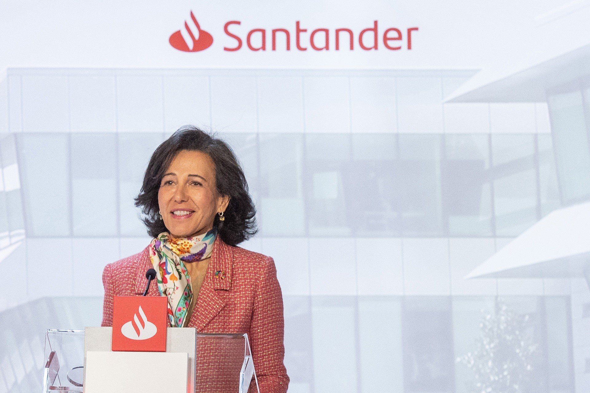 El Banco Santander ganó 3.675 millones hasta junio, frente un 2020 de pérdidas