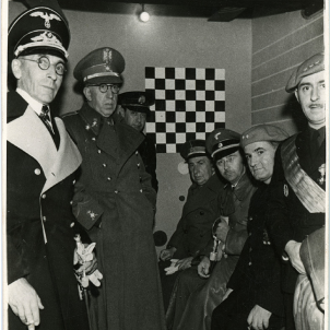 Els regim franquista converteix les txeques en atractius turístics. Himmler visita la txeca del carrer Vallmajor. Font Fons Perez de Rozas