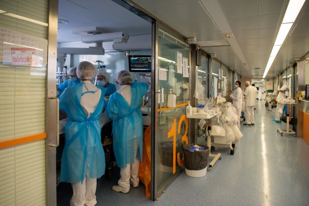 uci covid 19 catalunya hospital clinic acn
