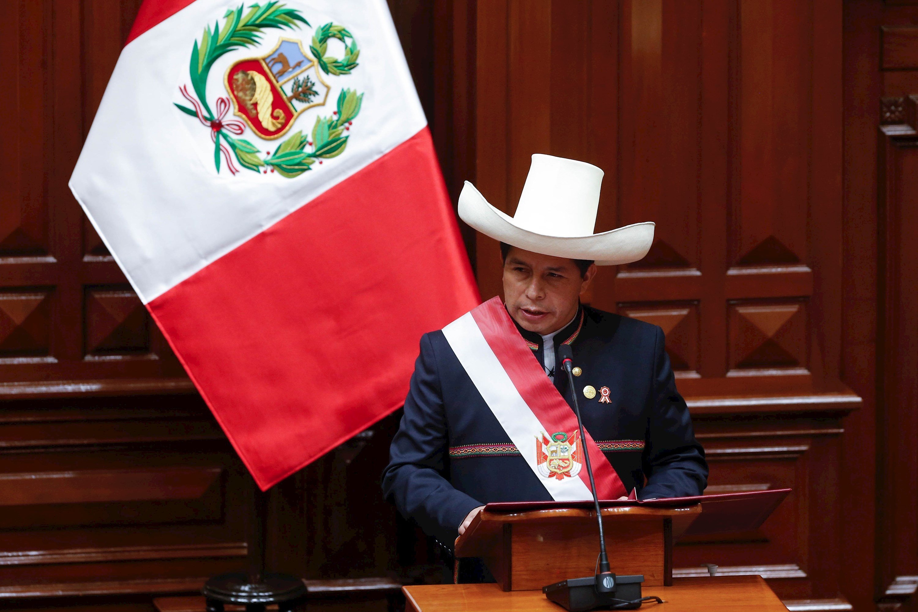 L'entorn de Castillo afirma que el van drogar i que no recorda haver dissolt el Congrés del Perú