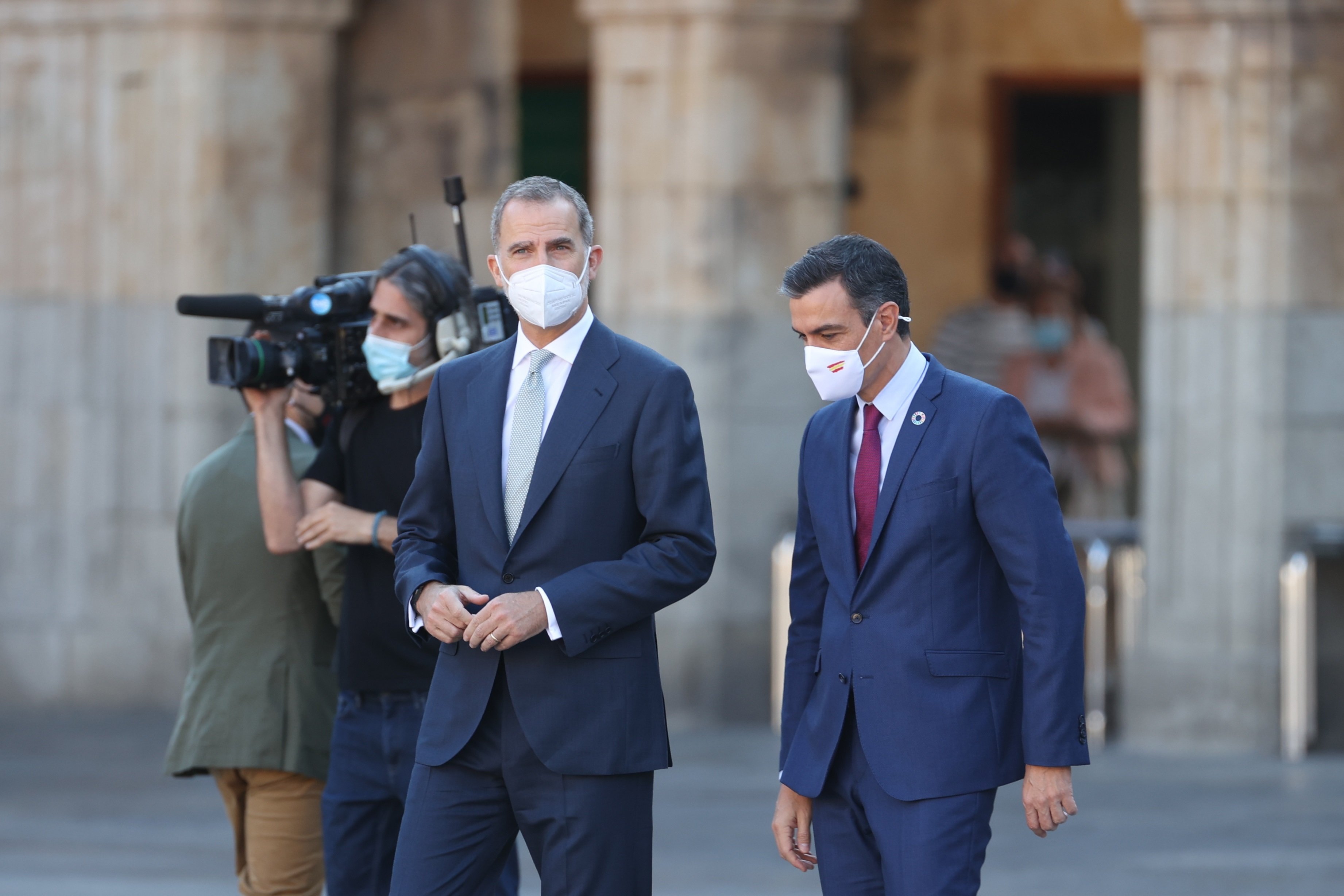 El Rey aclamado, Sánchez abucheado y Aragonès criticado: así arranca la cumbre