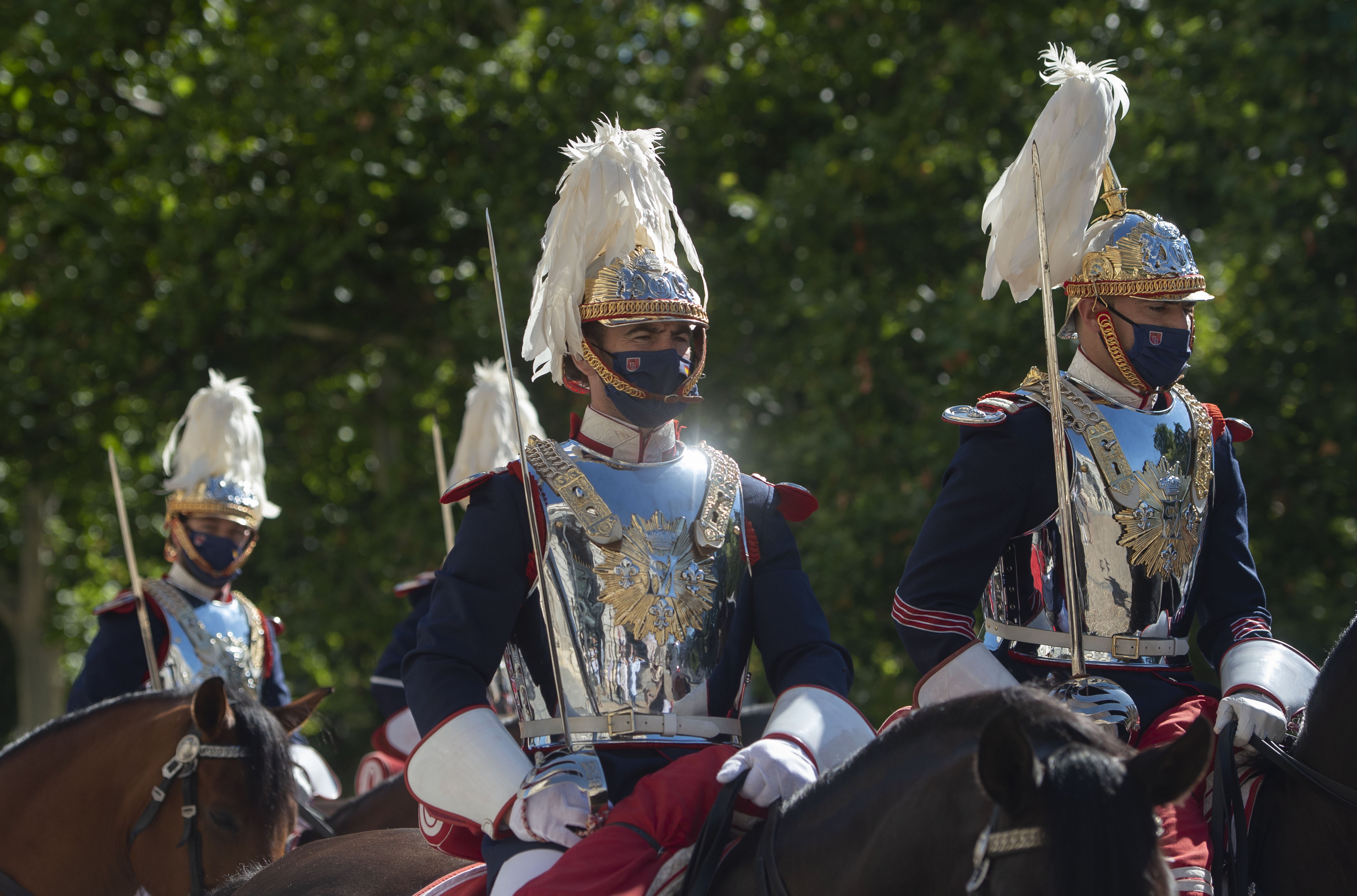 Más gastos que se ahorra la monarquía: los 1.500 soldados de la Guardia Real