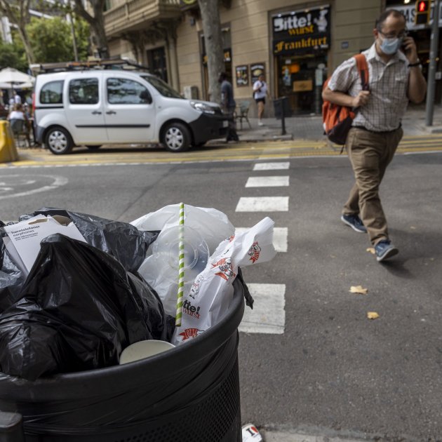 Colau gastarà 70 milions extres a resoldre el desgavell de brutícia de Barcelona