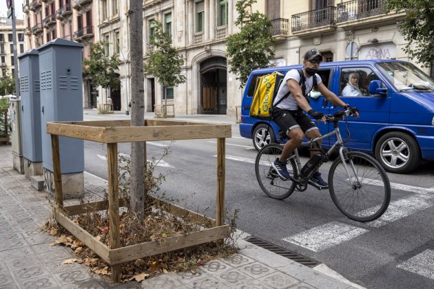 Balmes basura suciedad en Barcelona - Sergi Alcazar