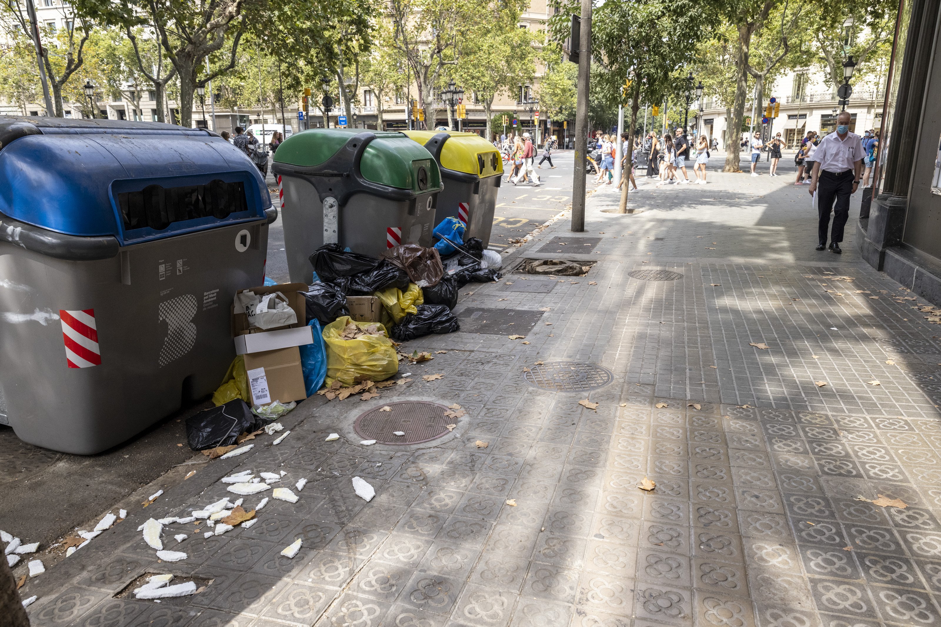 L'Ajuntament demana "treure menys residus" per la vaga d'escombriaires a Barcelona