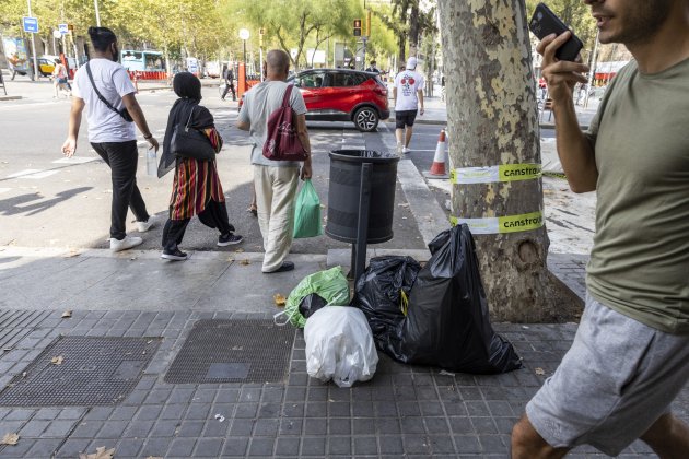 contenedores basura suciedad en Barcelona - Sergi Alcazar