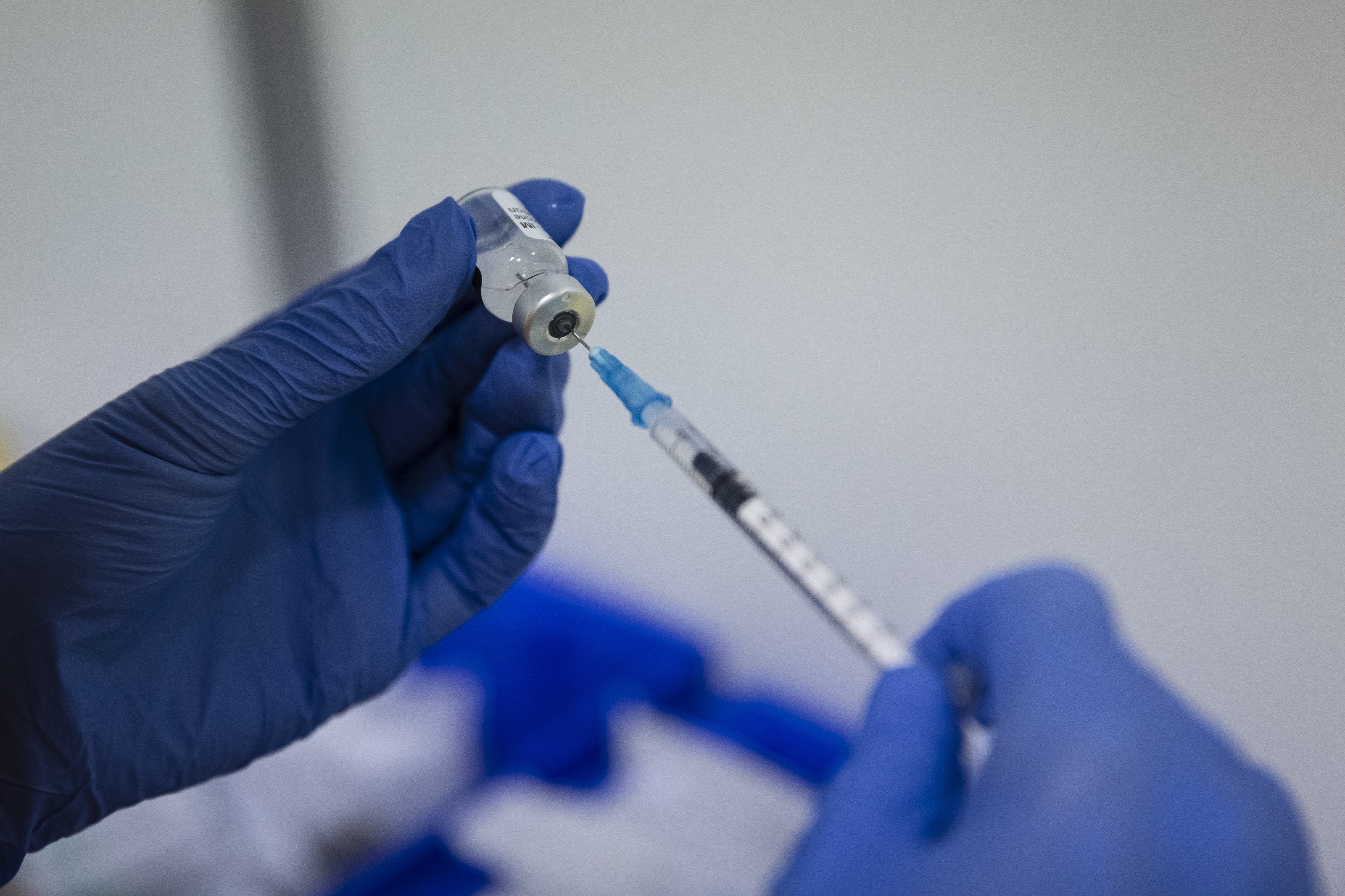 Vacunacion vacuna La farga Hospitalet jovenes - Sergi Alcàzar