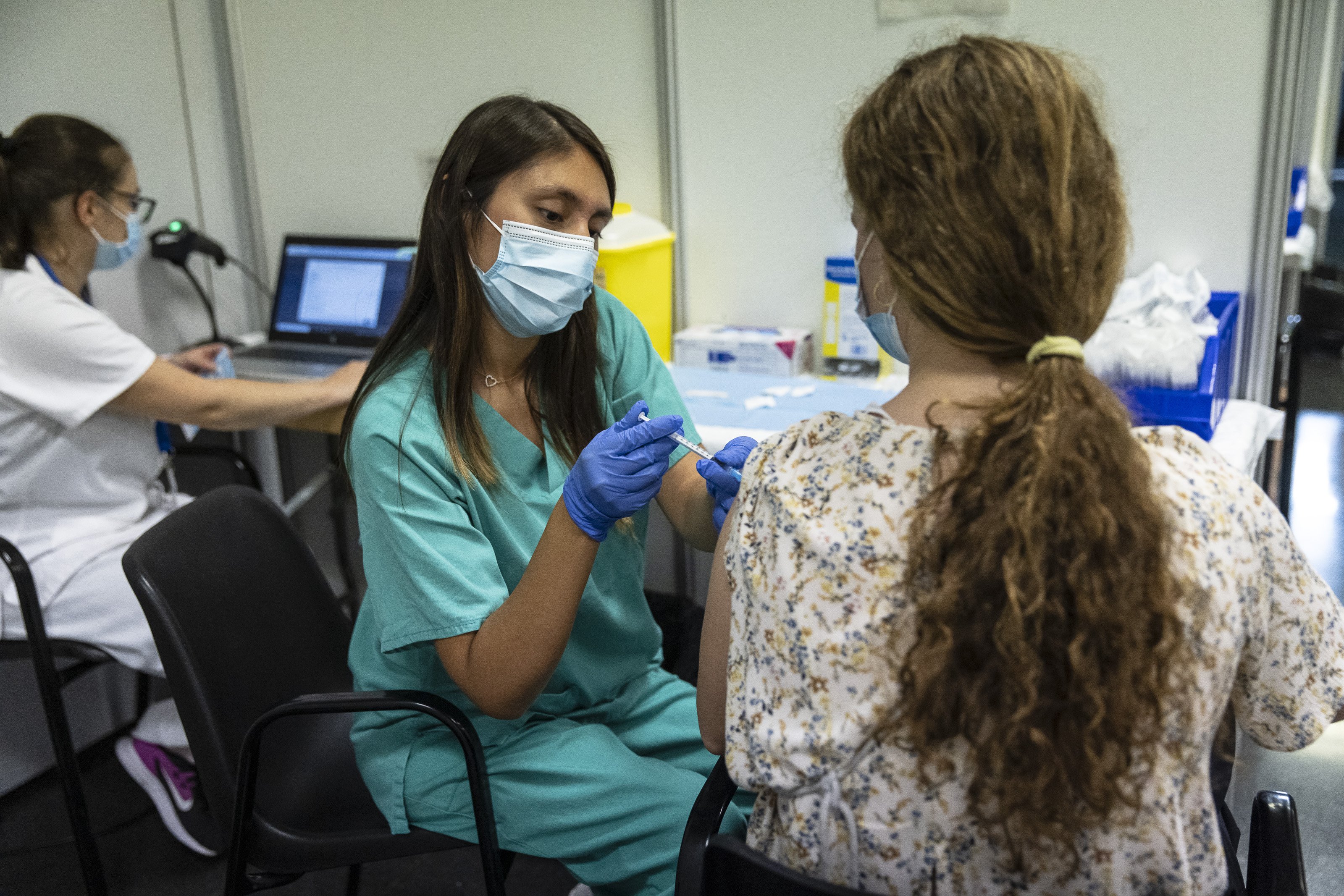 Covid | Las enfermeras critican que las auxiliares puedan poner vacunas