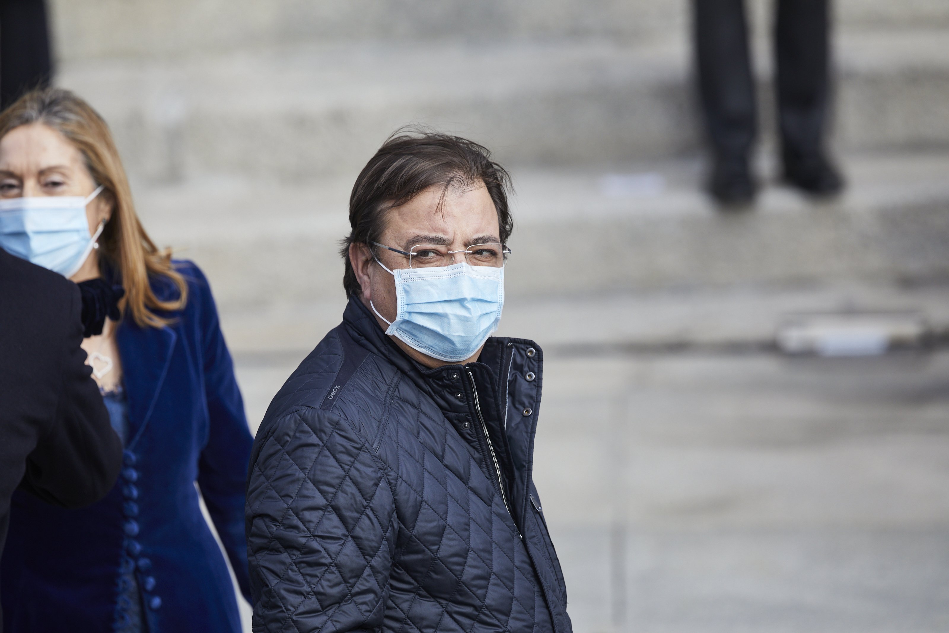 Fernández Vara planteja fer obligatòria la mascareta tots els hiverns