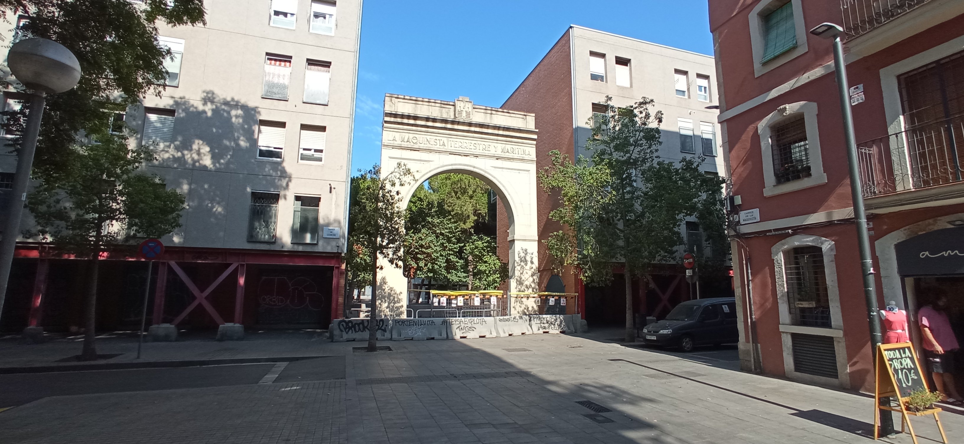 La Barceloneta suma un problema más: el mal estado del Arco de la Maquinista