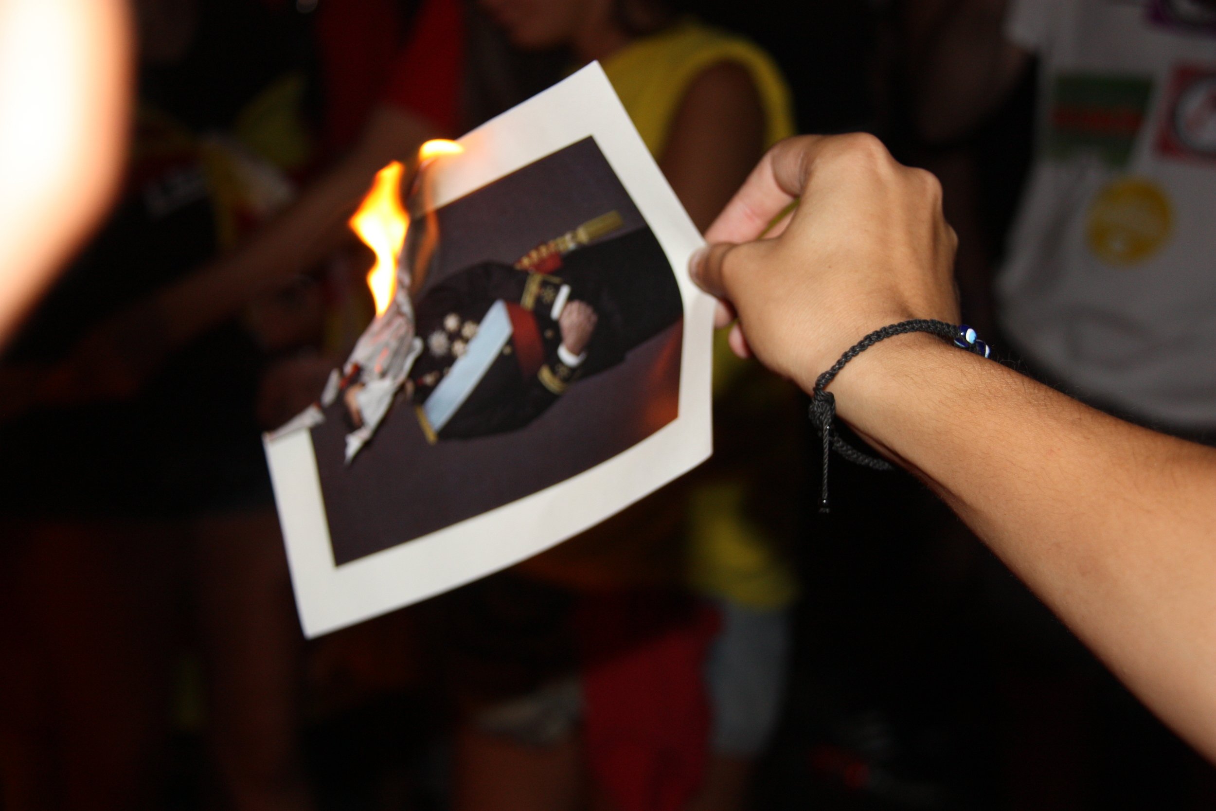 Los CDR celebran la sentencia de Estrasburgo con fotos quemadas de Felipe VI