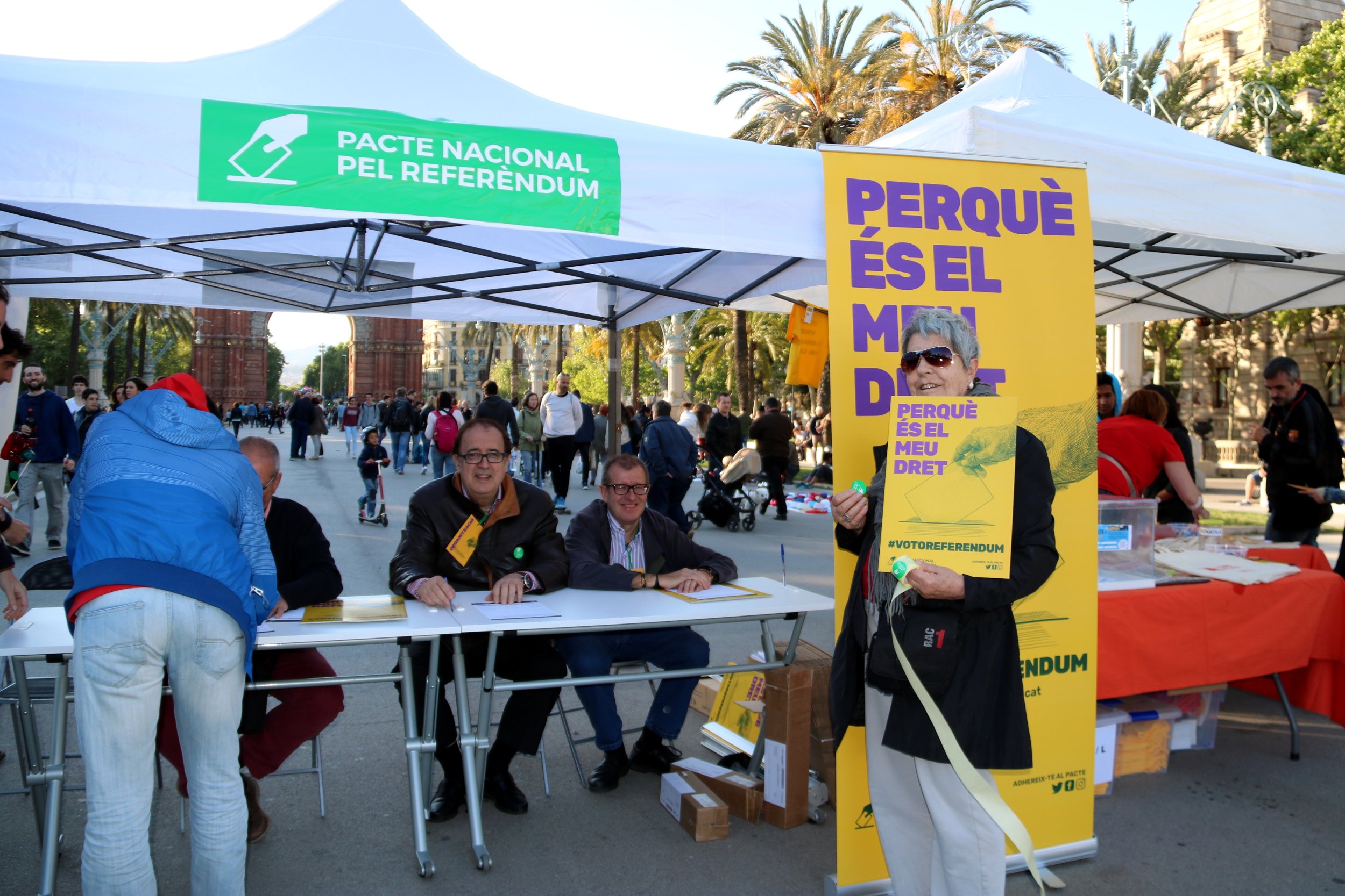 Més de 600 juristes signen a favor del referèndum