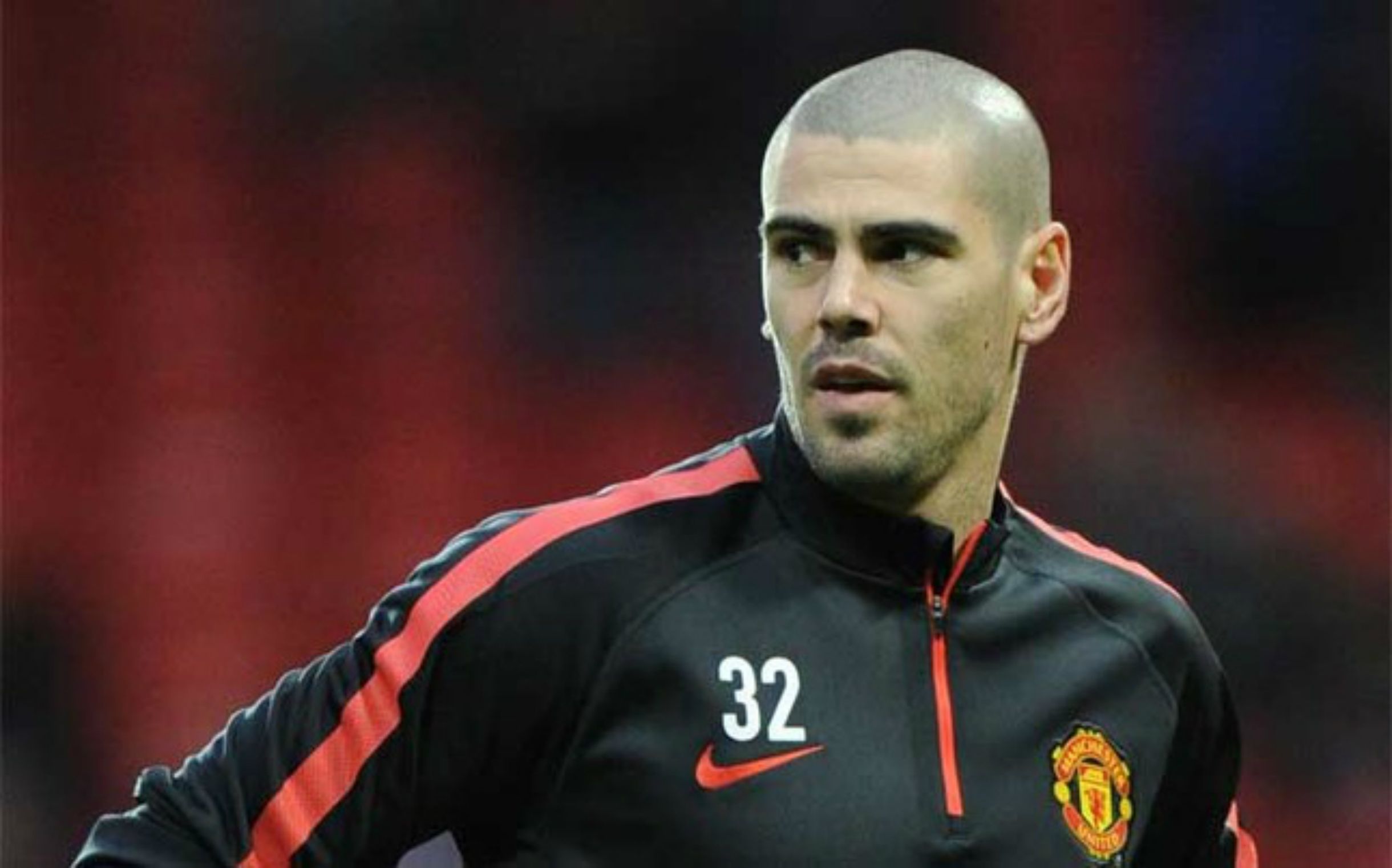 Víctor Valdés deja el United con la carta de libertad