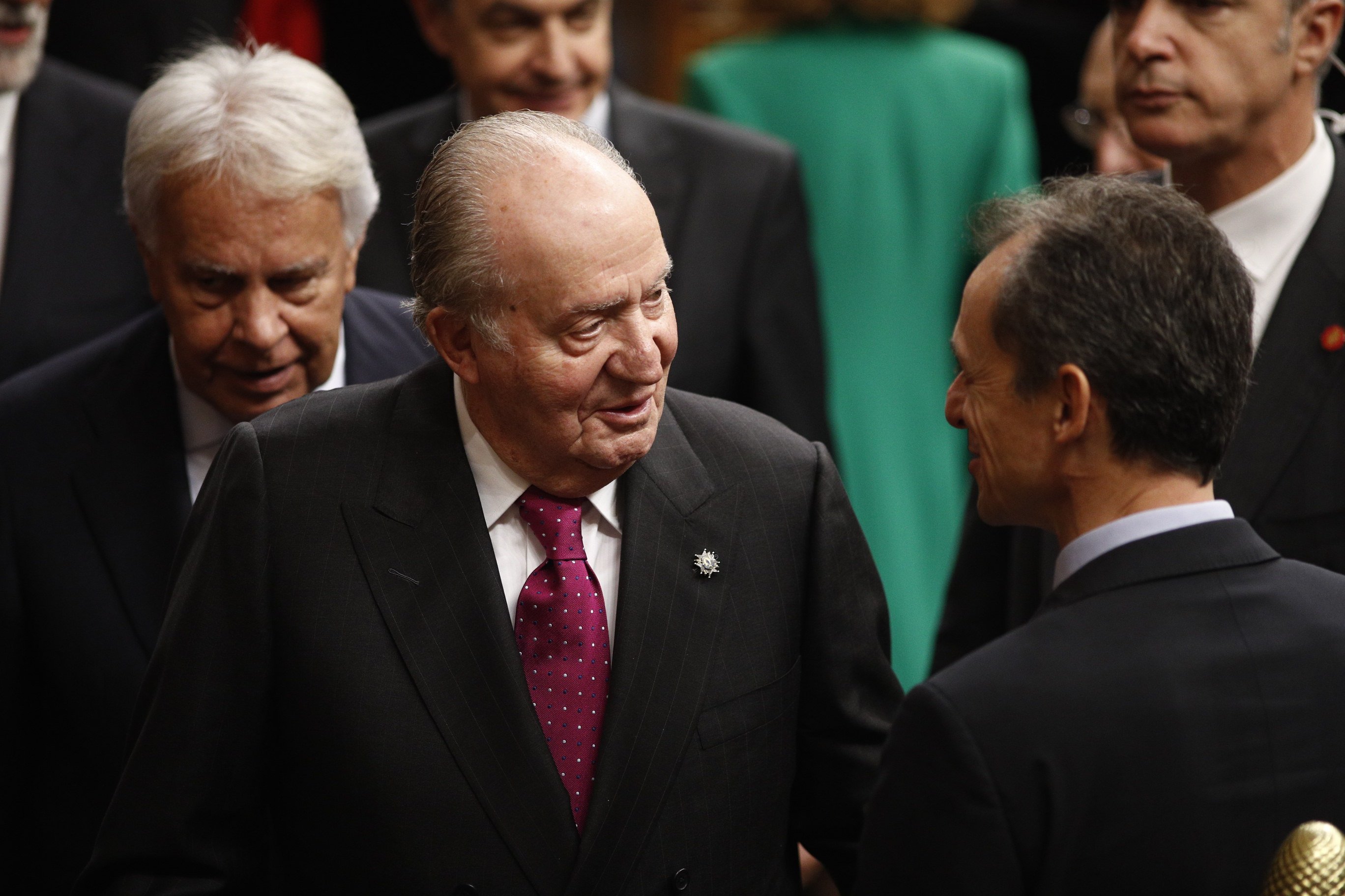 Juan Carlos I contrata a uno de los bufetes más caros del mundo contra Corinna